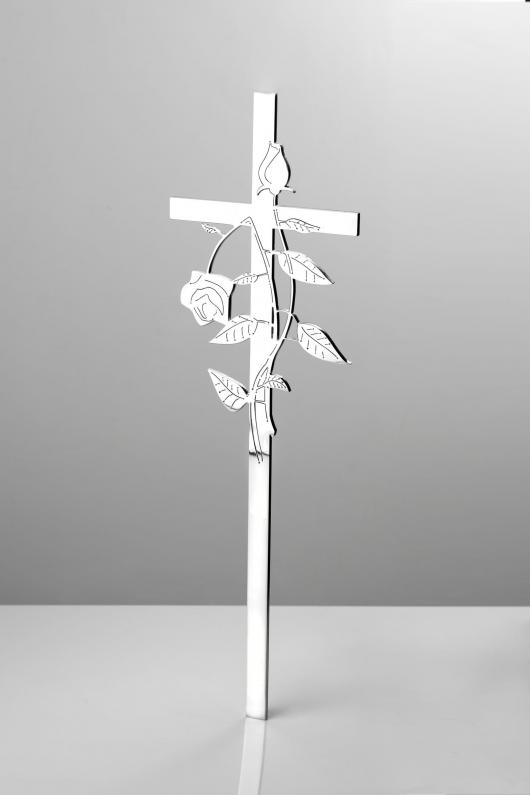 Krzyż nagrobny leżący nr 33 z różą