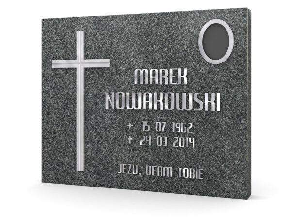 Litery nagrobkowe ze stali nierdzewnej w kroju czcionki RODLEW od Rodlew QMD – eleganckie i trwałe oznaczenia na pomnikach