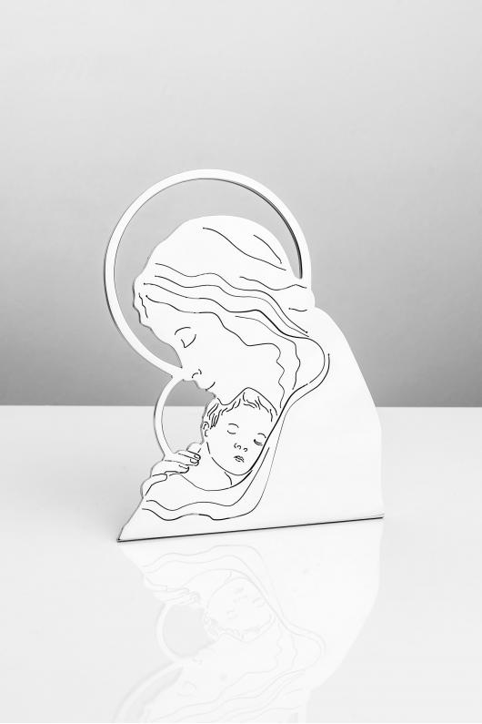 Wizerunek Matki Boskiej z Dzieciątkiem to wyjątkowy element dekoracyjny do pomników granitowych, symbolizujący opiekę i wiarę. Produkt marki Rodlew QMD – łączy tradycję rzemiosła z nowoczesną technologią obróbki stali nierdzewnej.