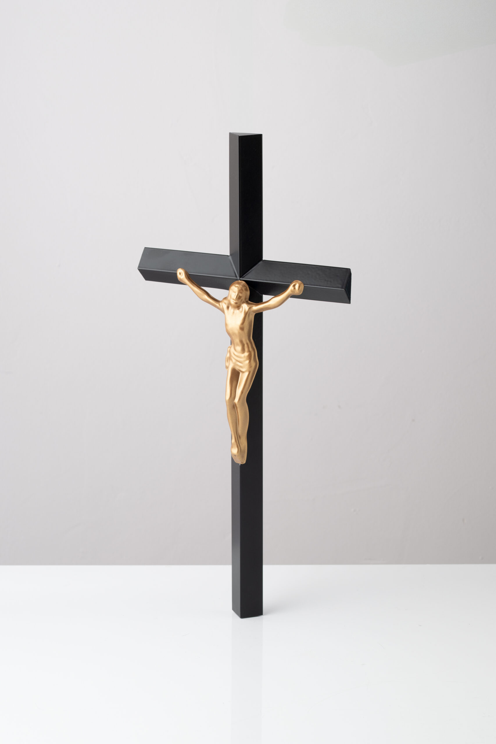 Krzyż nagrobny leżący nr 300 z pasyjką