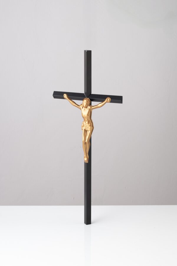 Krzyż nagrobny leżący nr 301 z pasyjką