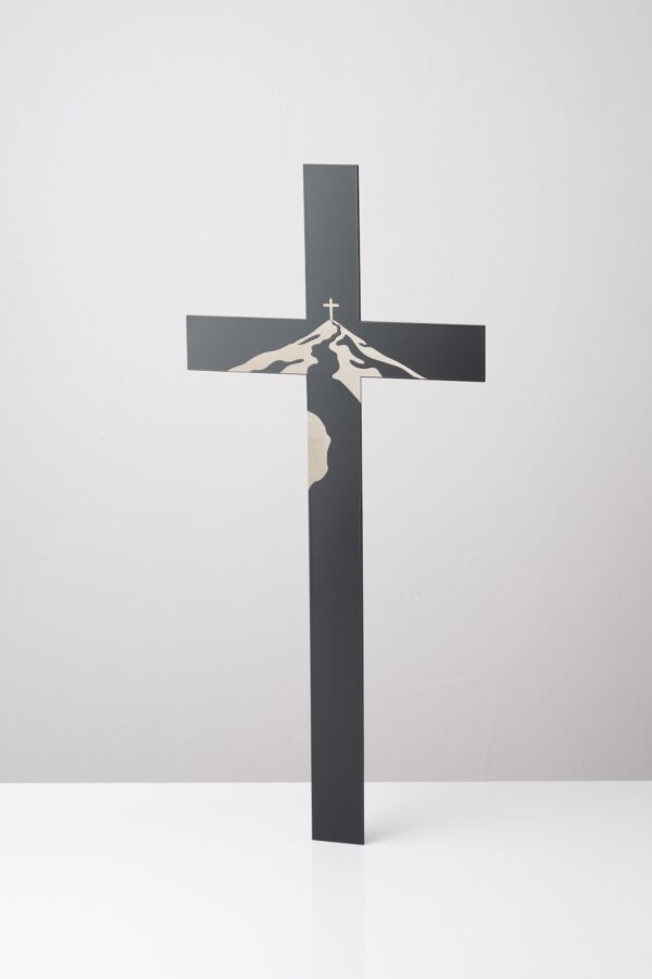 Krzyż nagrobny leżący nr 308 z grawerowanym motywem gór